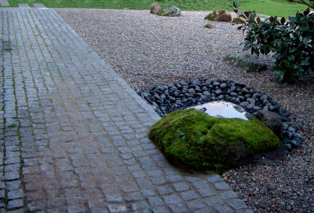 Jardim contemplativo em pedra, Atelier Jardins do Sul Atelier Jardins do Sul Taman Minimalis