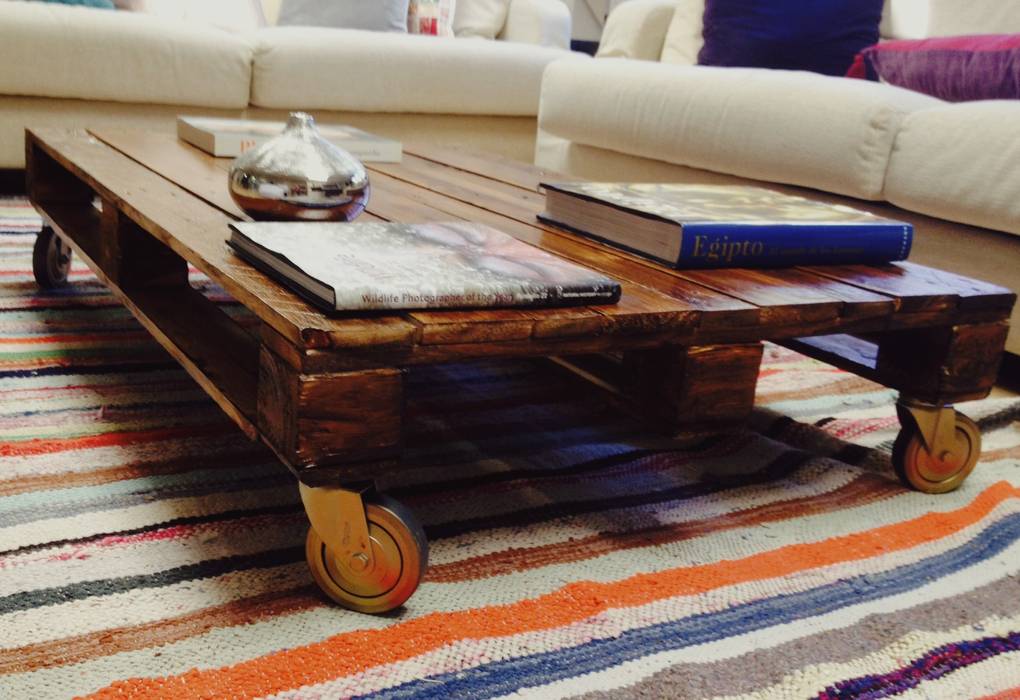 Mesa centro pallet upcycled MIVART Livings de estilo industrial Madera Acabado en madera Mesas de centro y auxiliares