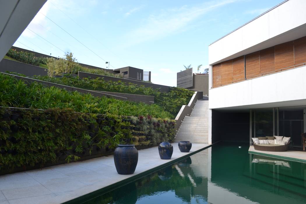 RESIDÊNCIA VILA CASTELA, Juliana Goulart Arquitetura e Design de Interiores Juliana Goulart Arquitetura e Design de Interiores 모던스타일 수영장