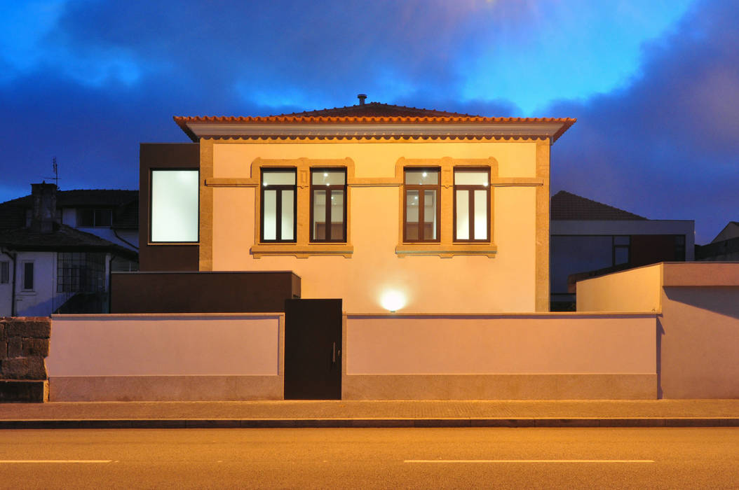 Vila Margarida, INSIDE arquitectura+design INSIDE arquitectura+design Casas modernas