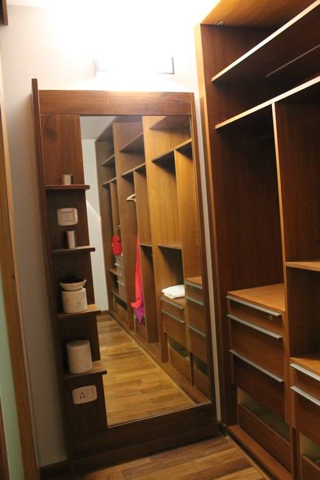 TOTAL ENVIRONMENT, WIND MILLS OF YOUR MIND, BANGALORE. (www.depanache.in) , De Panache - Interior Architects De Panache - Interior Architects Modern dressing room Wardrobes & drawers