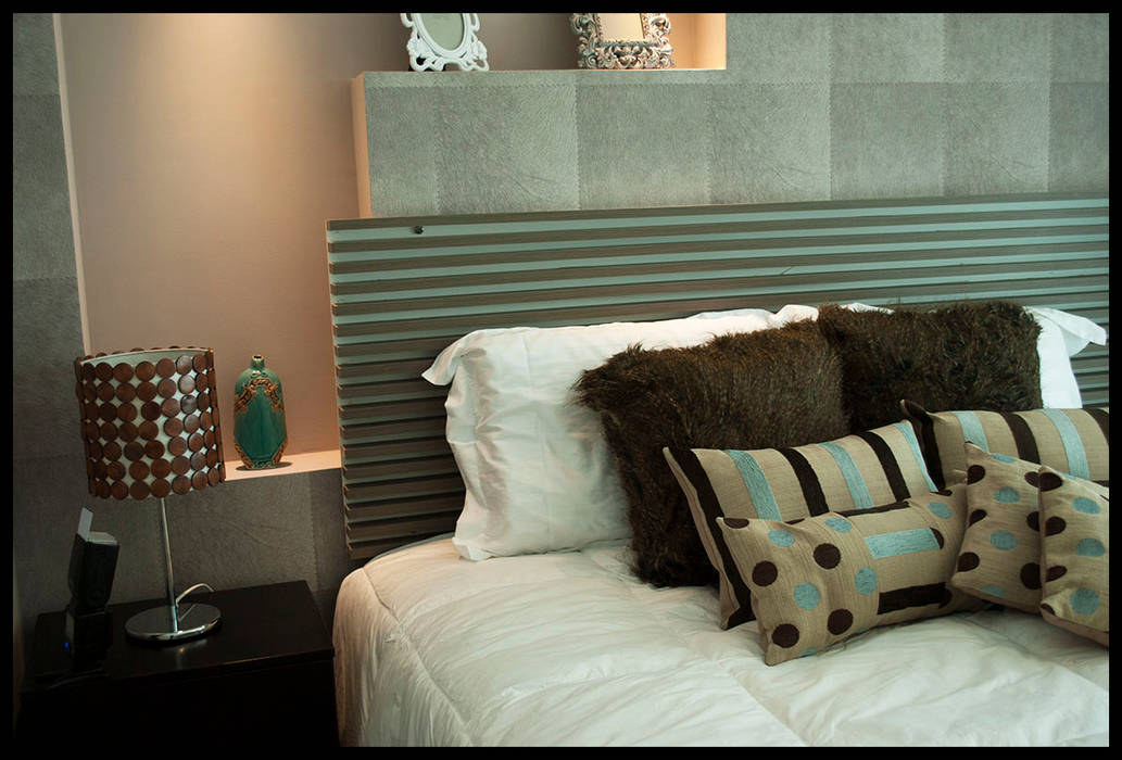 Departamento en Punta del Este , Diseñadora Lucia Casanova Diseñadora Lucia Casanova Eclectic style bedroom Beds & headboards