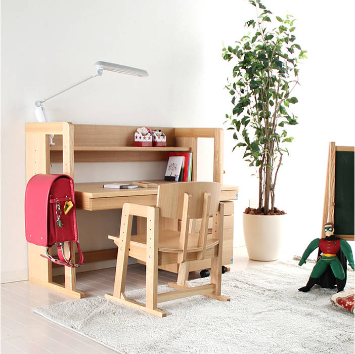 デスク, 株式会社 大雪木工 株式会社 大雪木工 Scandinavian style nursery/kids room Wood Wood effect Desks & chairs