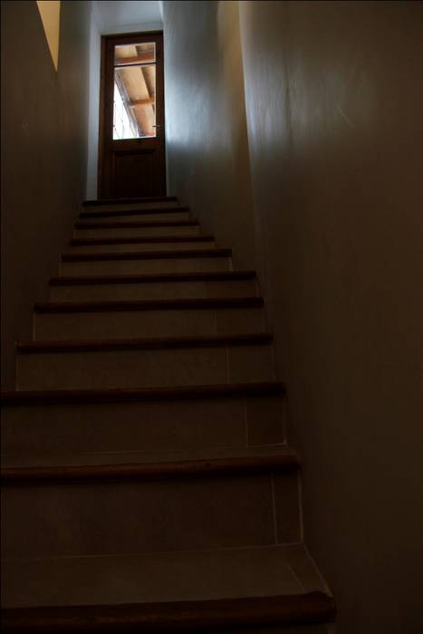 Nowoczesny korytarz, przedpokój i schody od laura zilinski arquitecta Nowoczesny