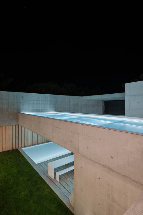 Uma casa que parece um autêntico castelo com 532m2, guedes cruz arquitectos guedes cruz arquitectos Pool