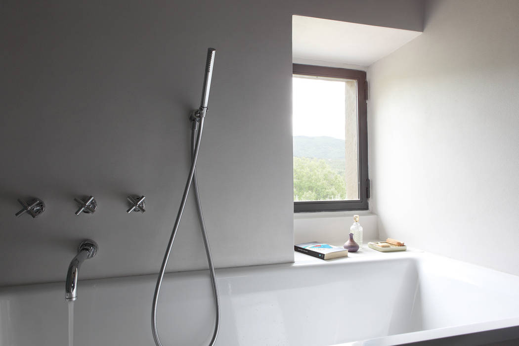 CASA A CAMPIROLI, Officine Liquide Officine Liquide Modern style bathrooms