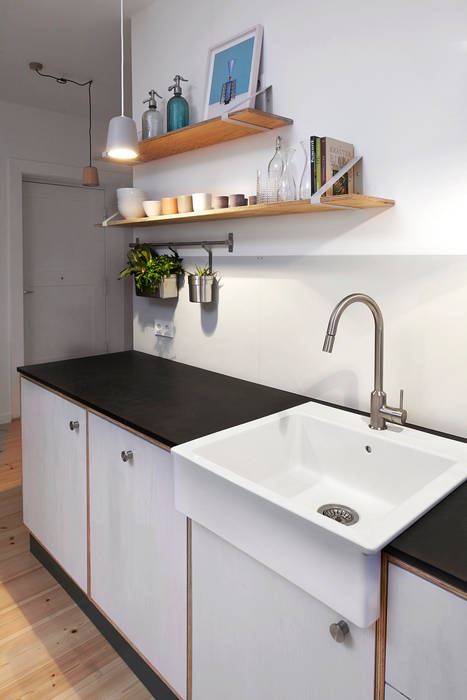 Kleine Küche mit liebevollen Details, Happyhomes Happyhomes Cozinhas minimalistas