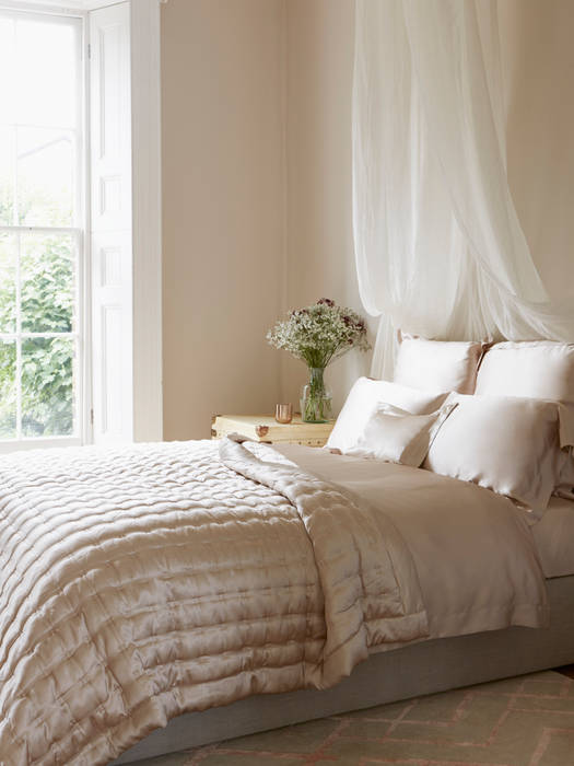 Windsor Nude silk bedspread Gingerlily Спальня в классическом стиле Шелк Желтый Аксессуары и декор