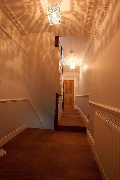 Full interior house painting, South West London The Hamilton Group Corredores, halls e escadas clássicos wall painting