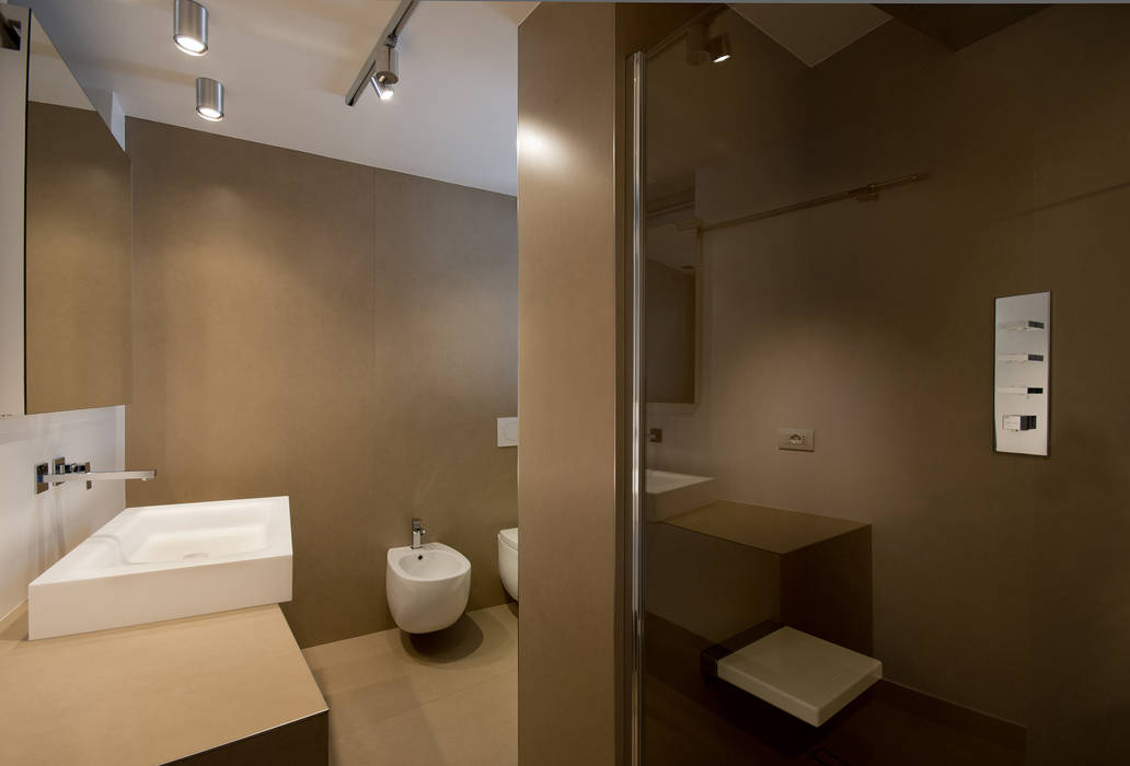 Skinless Top Loft, Cumo Mori Roversi Architetti Cumo Mori Roversi Architetti Minimalist style bathroom