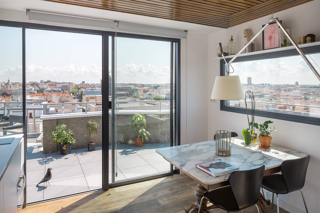 “Un chalet en el cielo de Madrid”, ImagenSubliminal ImagenSubliminal Sala da pranzo moderna