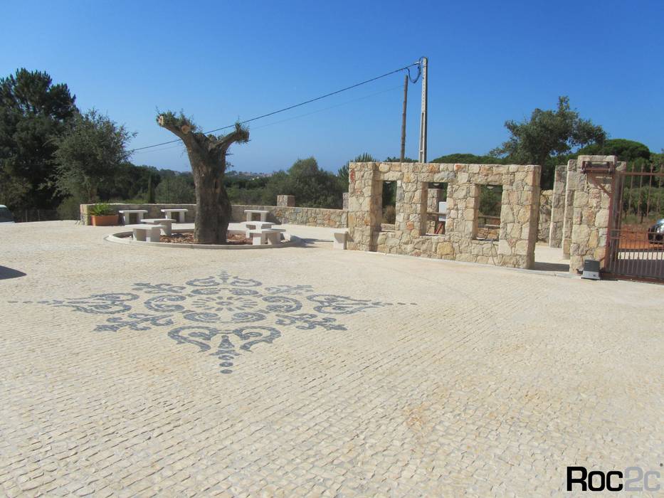 Arranjos Exteriores, Calçada à Portuguesa e Muros em Pedra, Albufeira, Algarve ROC2C_Calçada Portuguesa Varandas, marquises e terraços rústicos Calcário