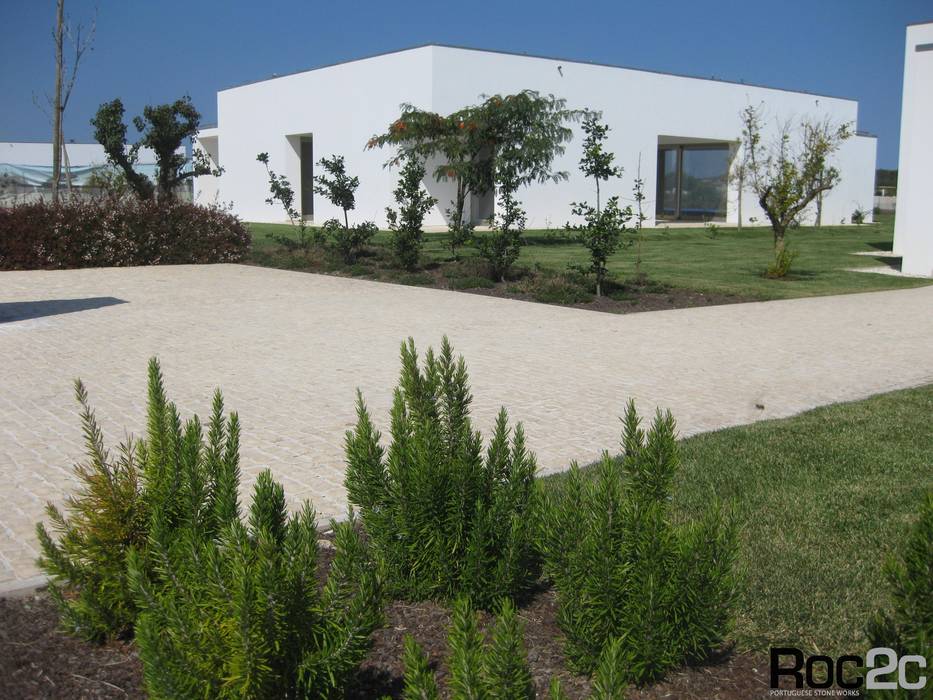 Calçada Entrada Moradia, Óbidos – Arquiteto Álvaro Siza Vieira, ROC2C_Calçada Portuguesa ROC2C_Calçada Portuguesa Modern Houses Limestone