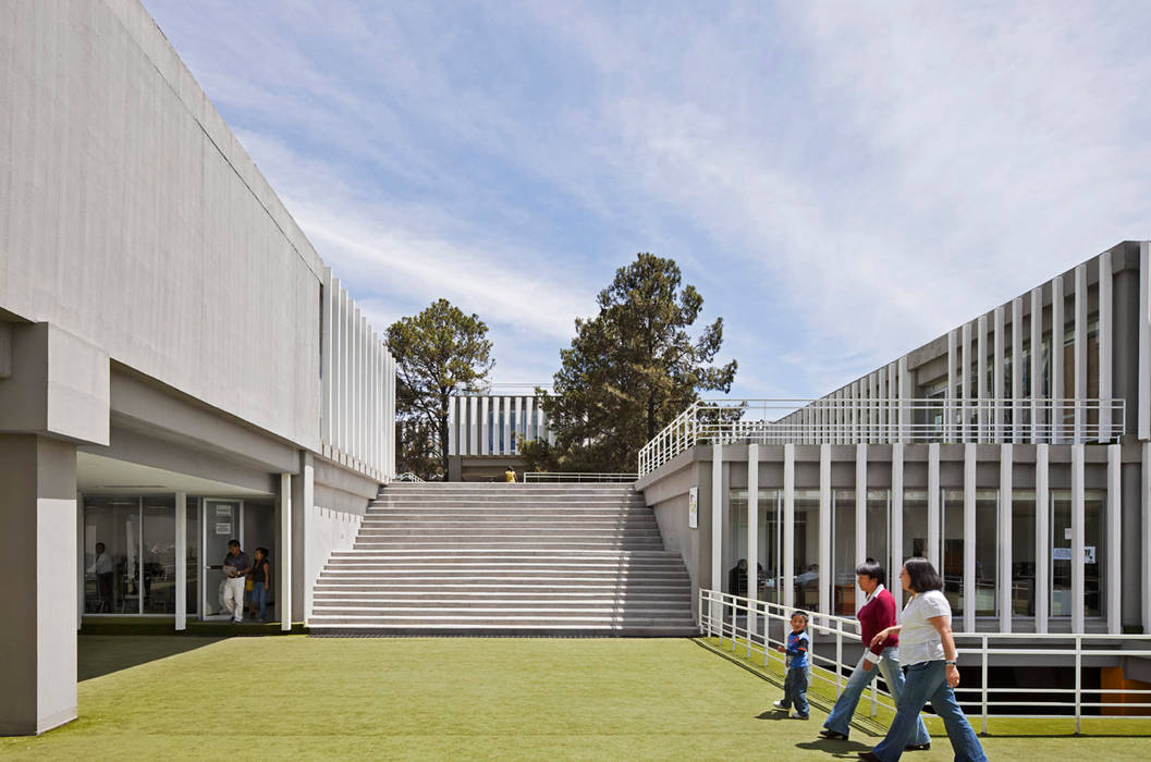 USET-OPD TLAXCALA, Miguel de la Torre Arquitectos Miguel de la Torre Arquitectos Estudios y despachos modernos