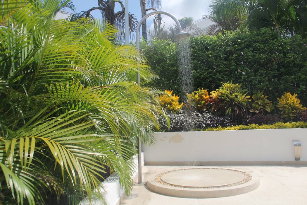 Ducha Piscina. homify Jardines de estilo moderno Concreto