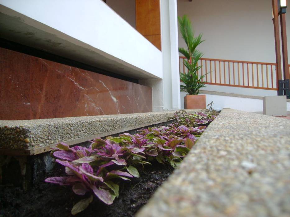 CASA DEL LIBRO TOTAL OCA ARQUITECTURA INTERIOR Pasillos, vestíbulos y escaleras de estilo moderno