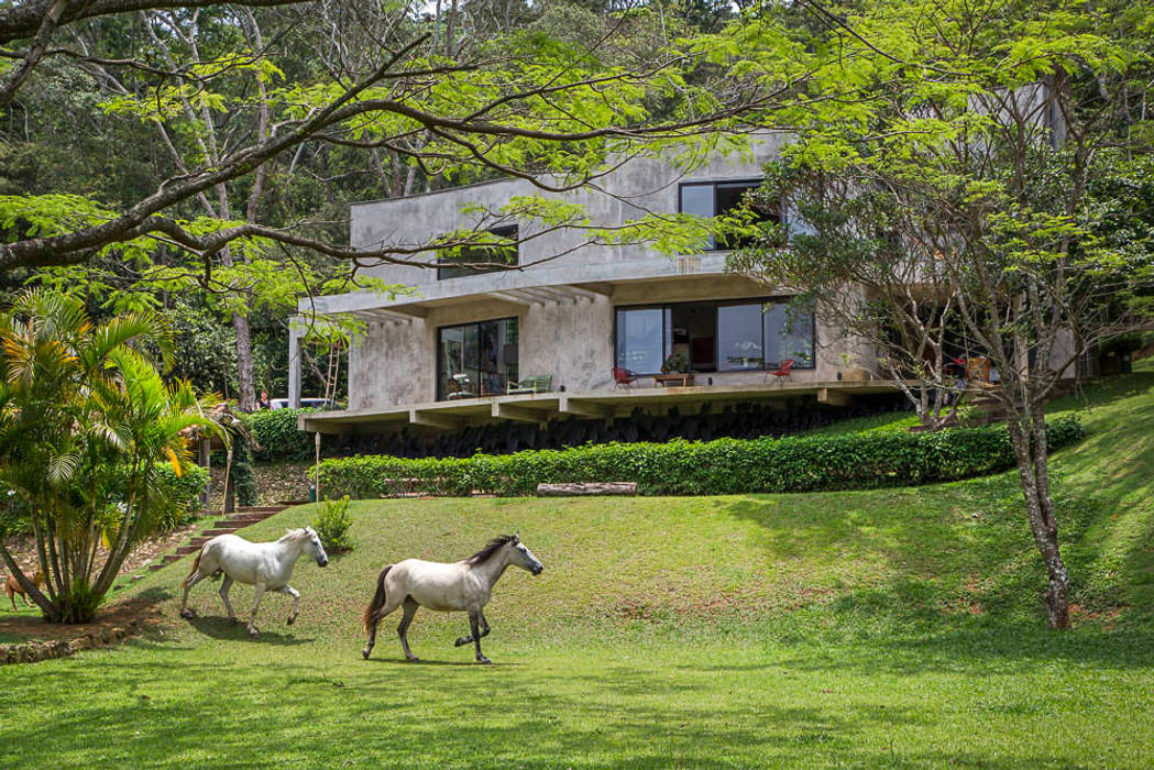 Casa Campo / Ateliê - Vale das Videiras, Carlos Salles Arquitetura e Interiores Carlos Salles Arquitetura e Interiores Modern houses