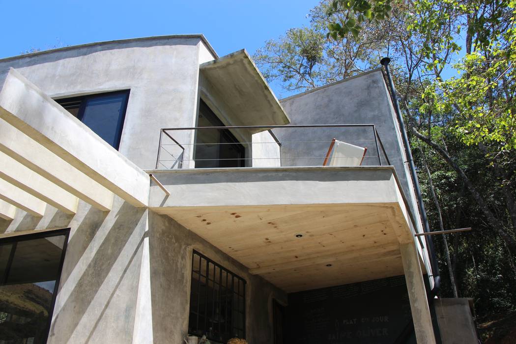 Casa Campo / Ateliê - Vale das Videiras, Carlos Salles Arquitetura e Interiores Carlos Salles Arquitetura e Interiores モダンな 家