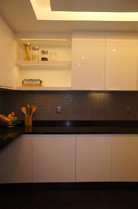 Residência Botafogo 03, Adoro Arquitetura Adoro Arquitetura Modern kitchen Granite