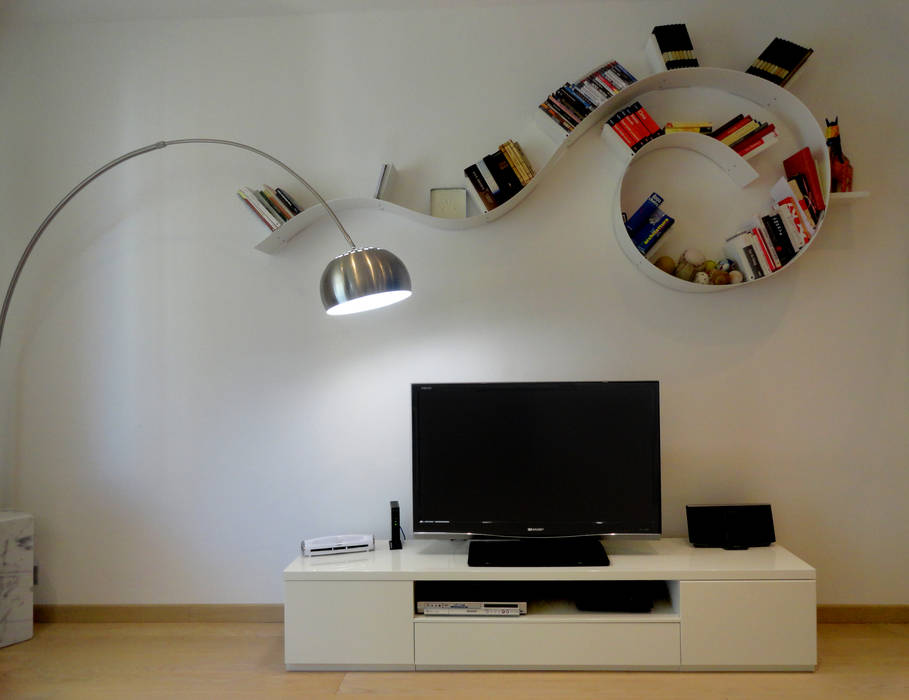 Design & Feng Shui, The Creative Apartment The Creative Apartment Modern living room Wood White