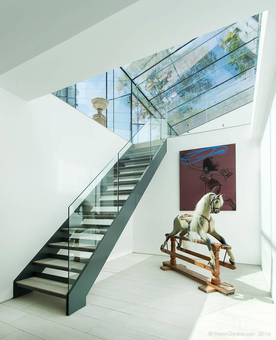 Glass House, Martin Gardner Photography Martin Gardner Photography Modern corridor, hallway & stairs