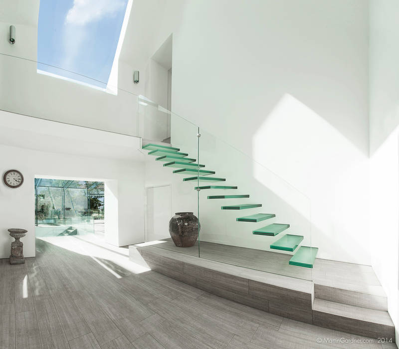 Glass House, Martin Gardner Photography Martin Gardner Photography Modern corridor, hallway & stairs