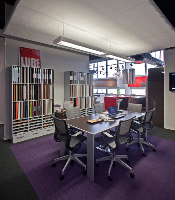 Showroom y Oficinas Gravita, Serrano+ Serrano+ Modern study/office