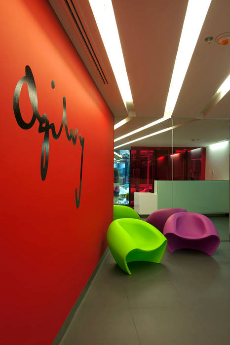 Ogilvy, Serrano+ Serrano+ Modern Study Room and Home Office