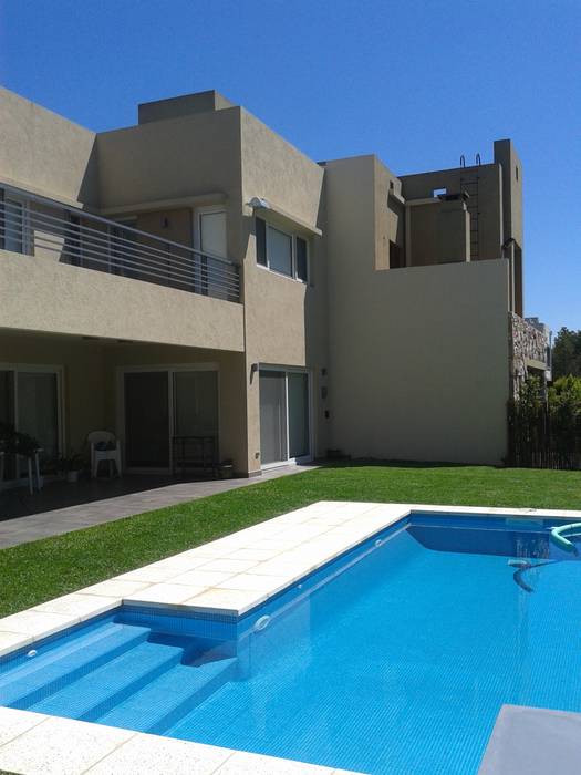 casa minimalista en San Isidro, Family Houses Family Houses Casas de estilo minimalista