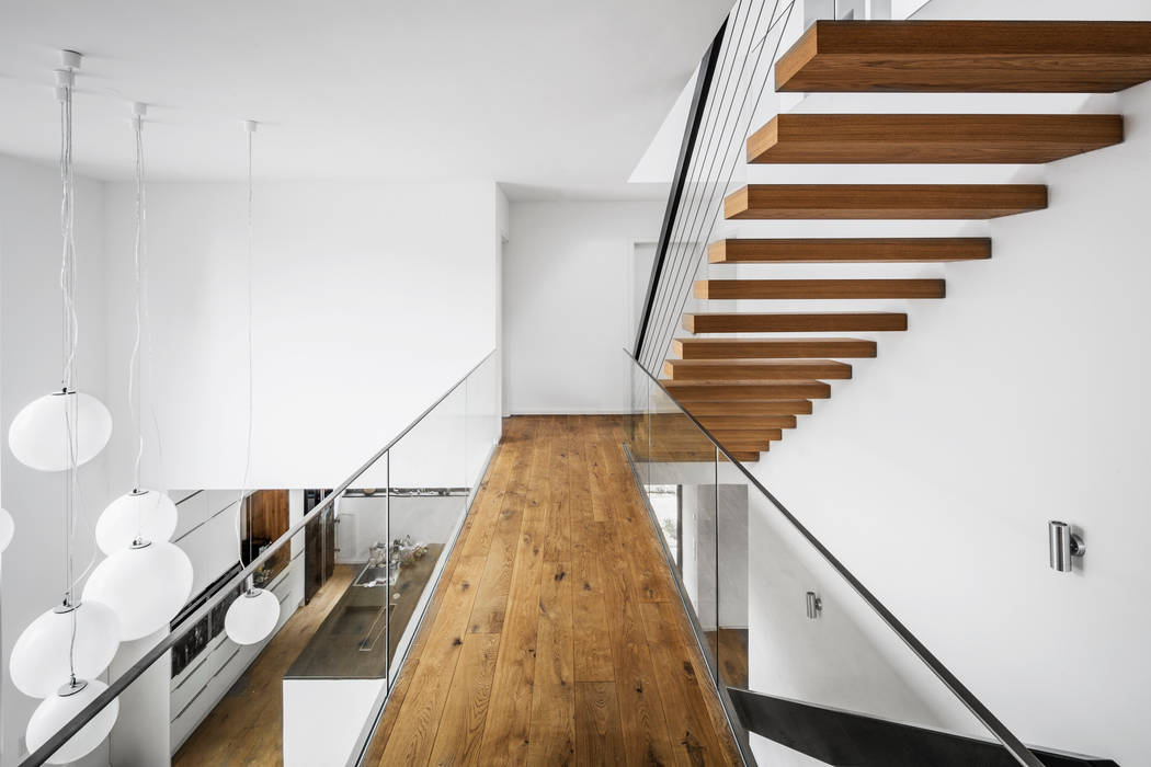 Wohnhaus Köln Junkersdorf, Corneille Uedingslohmann Architekten Corneille Uedingslohmann Architekten Modern Corridor, Hallway and Staircase