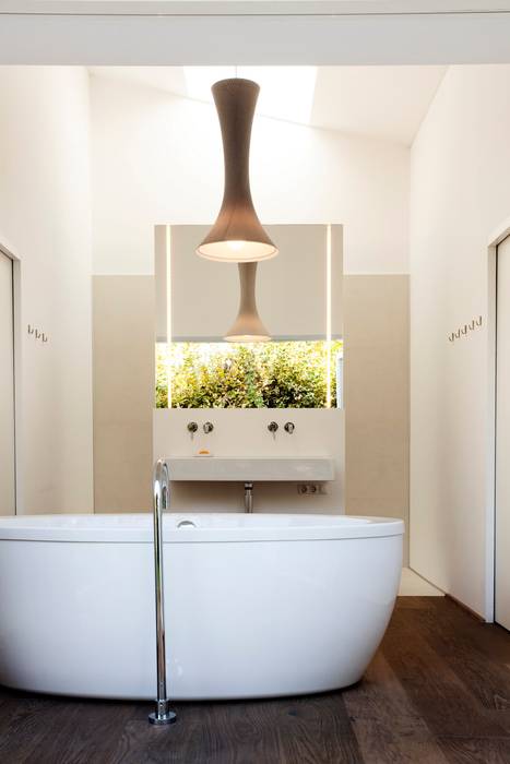 Villa 3S, LOVE architecture and urbanism LOVE architecture and urbanism Salle de bain minimaliste