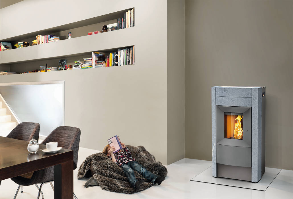 REVO Pelletofen, RIKA Innovative Ofentechnik GmbH RIKA Innovative Ofentechnik GmbH Modern living room Fireplaces & accessories