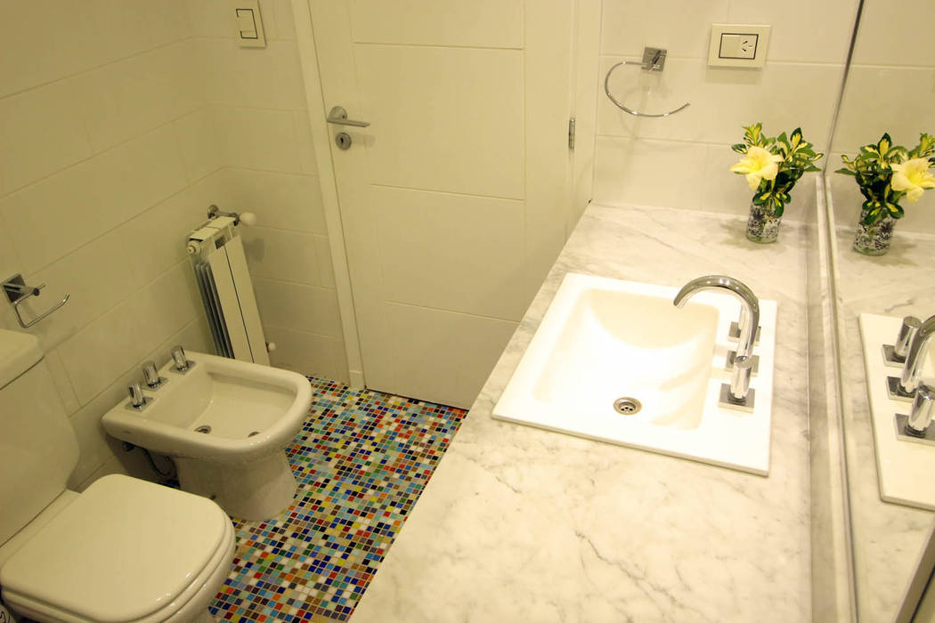 Casa Storni, Queixalós.Trull Arquitectos Queixalós.Trull Arquitectos Phòng tắm phong cách tối giản