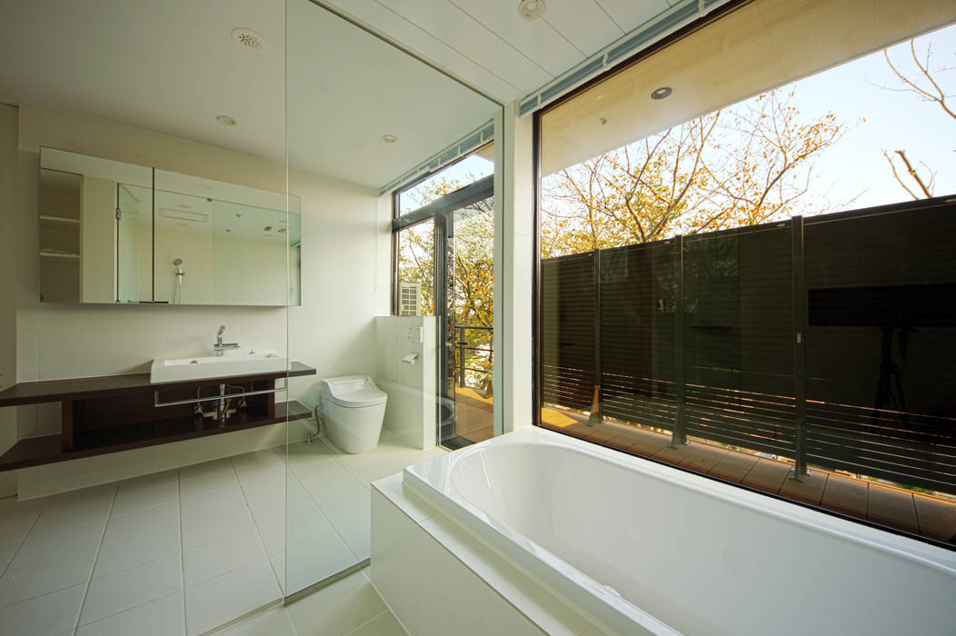 ガラス張りのバスルーム TERAJIMA ARCHITECTS／テラジマアーキテクツ モダンスタイルの お風呂