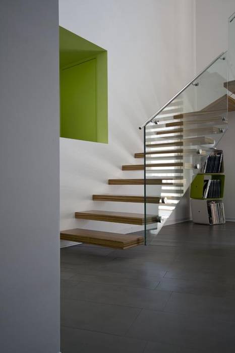I volumi che uniscono gli spazi, Studio Ferlenda Studio Ferlenda Pasillos, vestíbulos y escaleras modernos