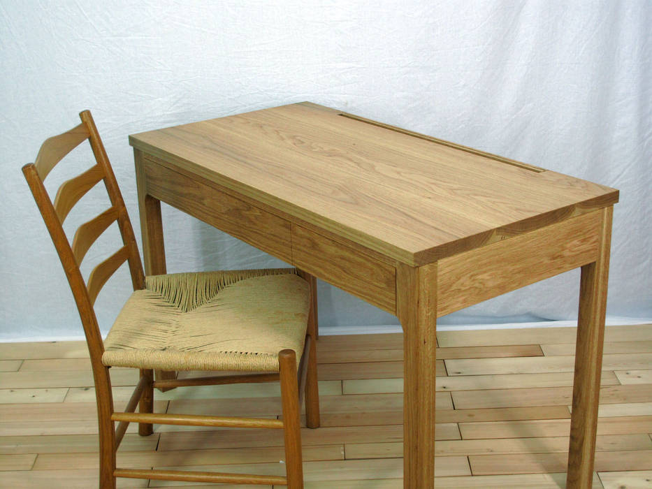 デスク, 木の家具 quiet furniture of wood 木の家具 quiet furniture of wood Ruang Studi/Kantor Gaya Eklektik Kayu Wood effect Desks
