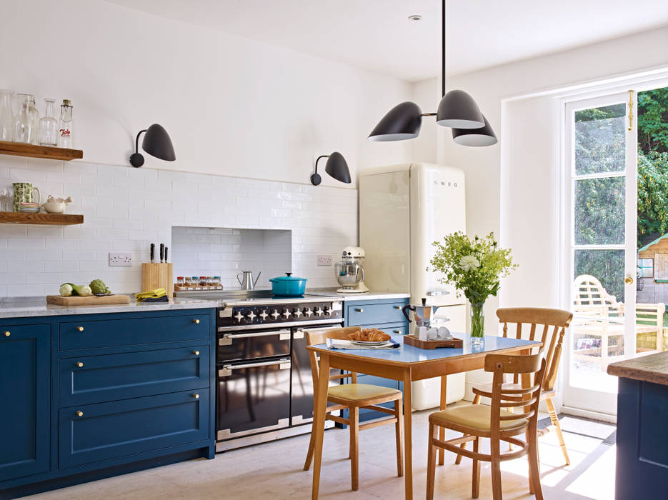 Light Filled Traditional Kitchen Holloways of Ludlow Bespoke Kitchens & Cabinetry Cocinas clásicas Madera Acabado en madera