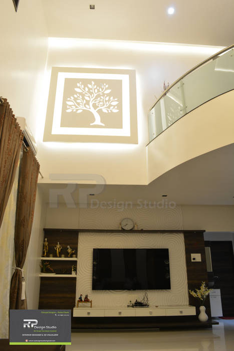 Mr Suhas Ranavde Banglow Project, RP Design Studio RP Design Studio Modern corridor, hallway & stairs