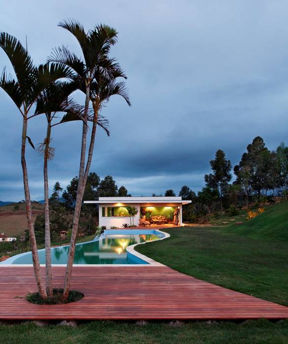 Casa Minas Gerais , Carlos Salles Arquitetura e Interiores Carlos Salles Arquitetura e Interiores Piscine moderne