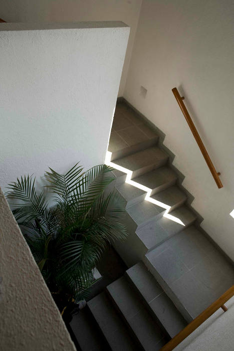 Casa Tepepan , José Vigil Arquitectos José Vigil Arquitectos Pasillos, vestíbulos y escaleras modernos