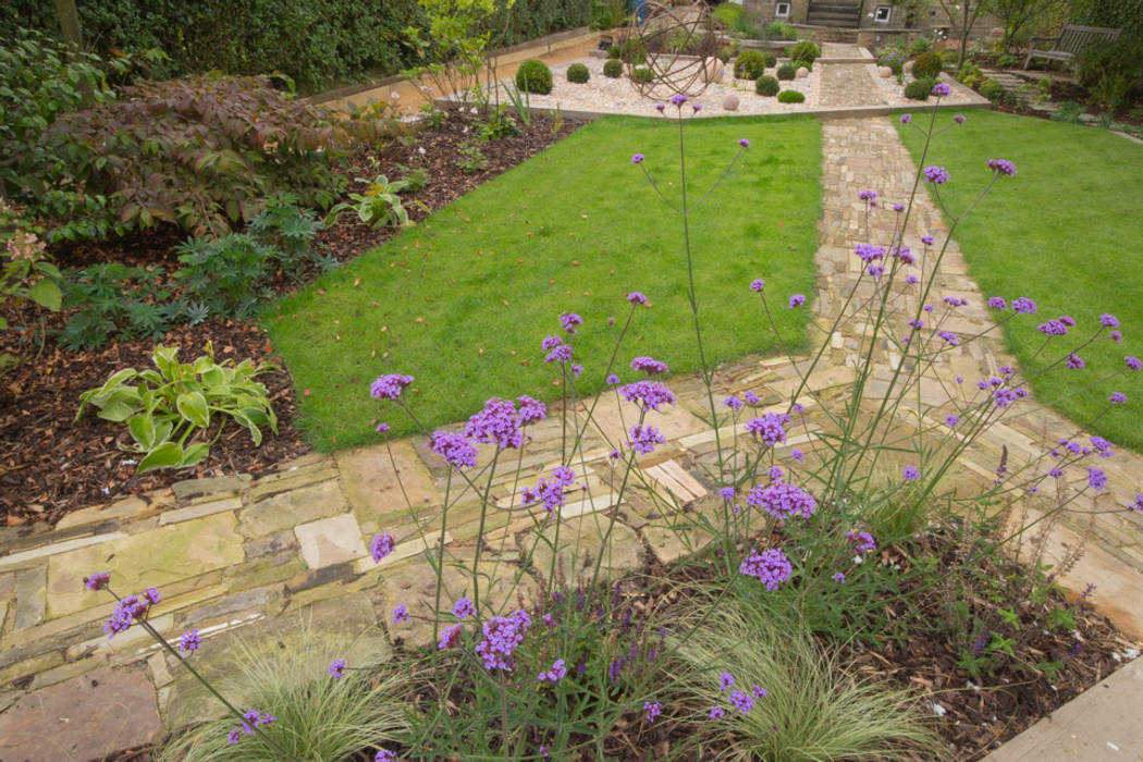 A Modern Garden with Traditional Materials Yorkshire Gardens 庭院