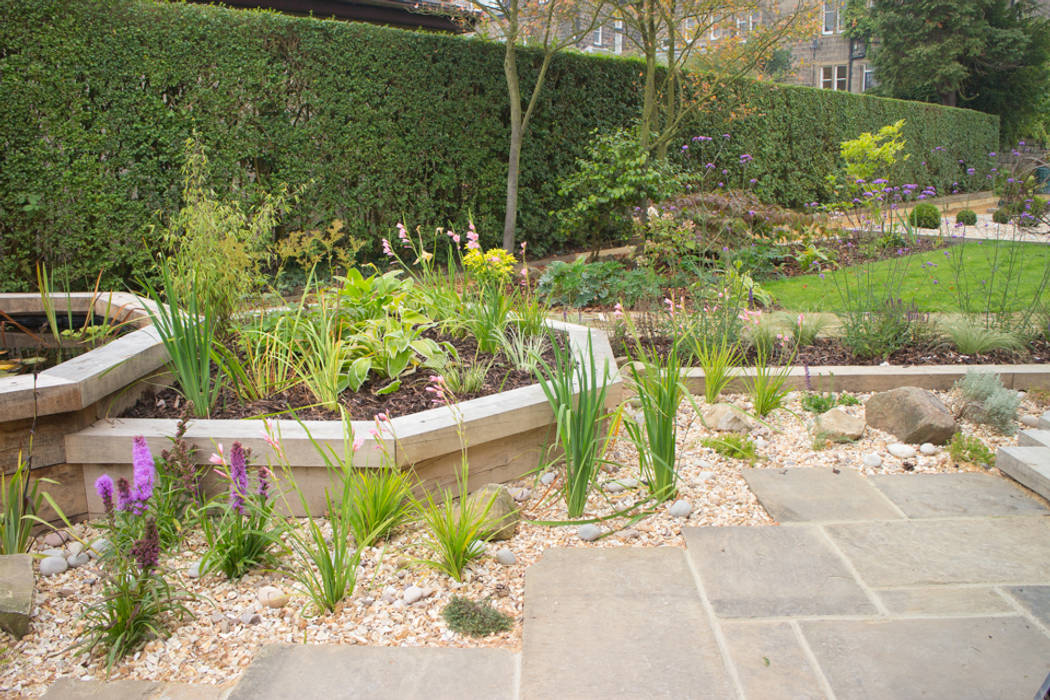 A Modern Garden with Traditional Materials Yorkshire Gardens Сад в стиле модерн