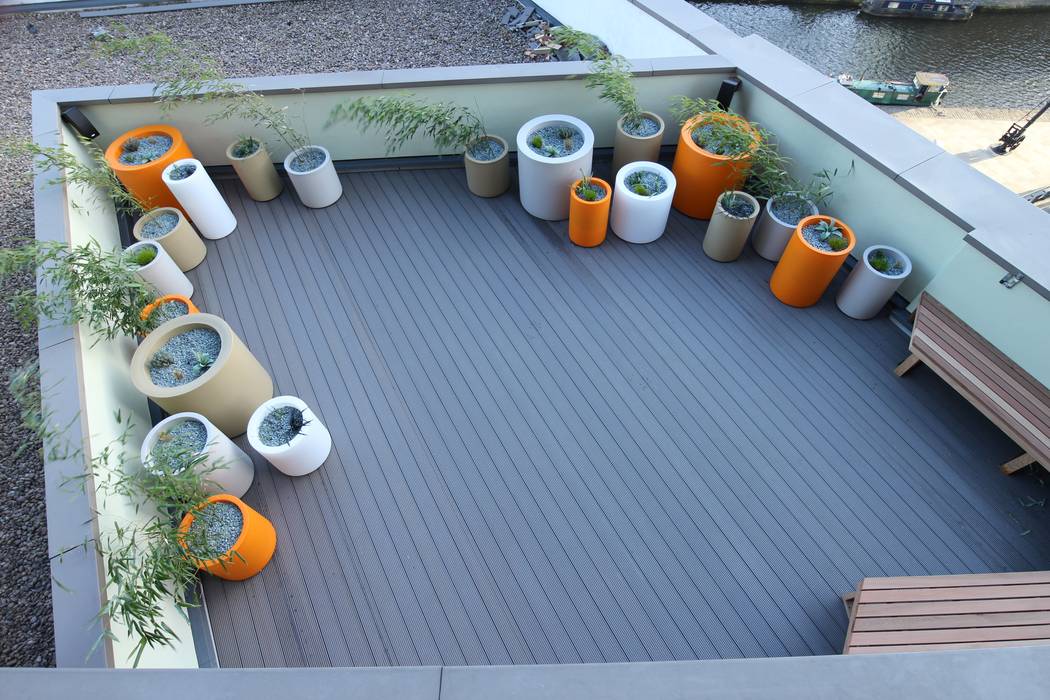 Vibrant Roof Terrace Yorkshire Gardens Balcones y terrazas de estilo moderno