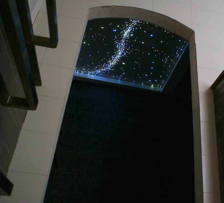 ​Fiber Optic Star Ceiling Lights for the bathroom, bedroom a realistic Starry Night Sky in the Sauna, Spa, wellness resort center., MyCosmos MyCosmos Casas de banho modernas Madeira Acabamento em madeira