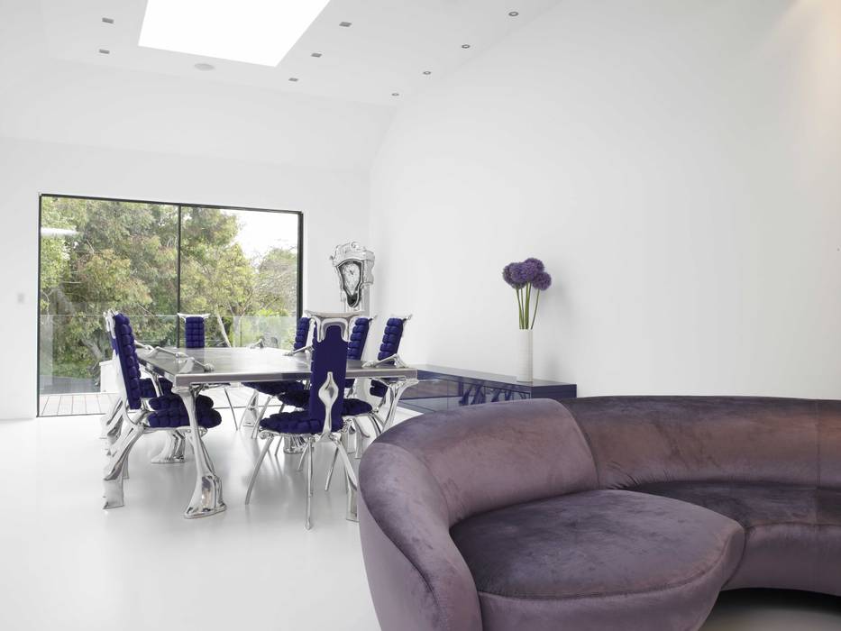 Ice White House-Luxury home, Quirke McNamara Quirke McNamara Dining room