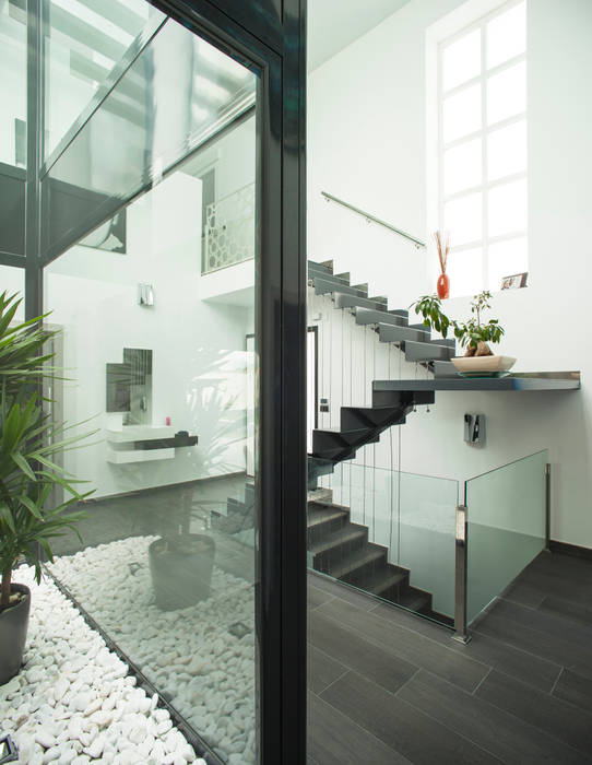 Casa AI, Mascagni arquitectos Mascagni arquitectos Modern Corridor, Hallway and Staircase