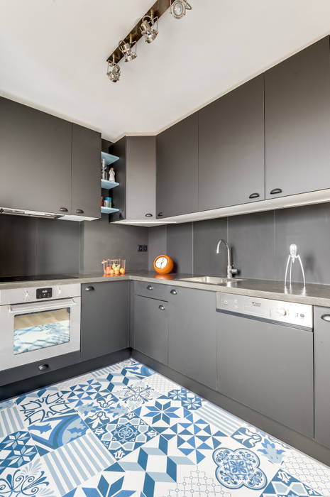 PROJET COLOMBES, Agence Transition Interior Design, Architectes: Carla Lopez et Margaux Meza, Transition Interior Design Transition Interior Design Modern kitchen