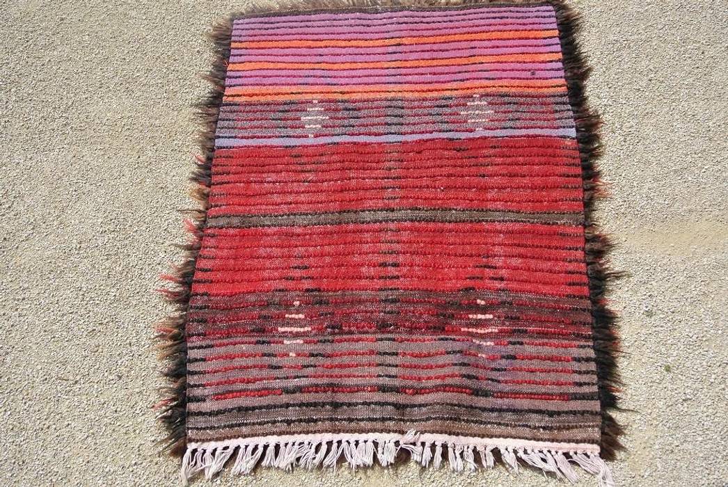 Magnifique tapis de Tribal tissé, L'âme des tissus L'âme des tissus Rustic style media room Accessories & decoration