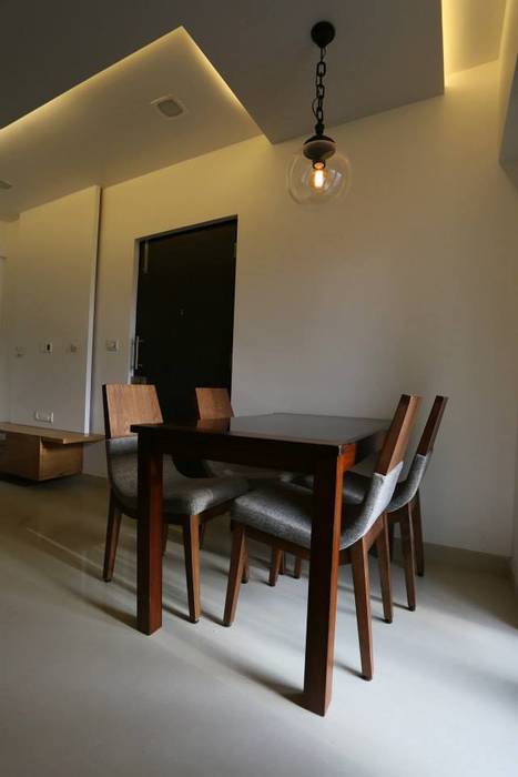 Thane Apartment., The design house The design house Comedores modernos