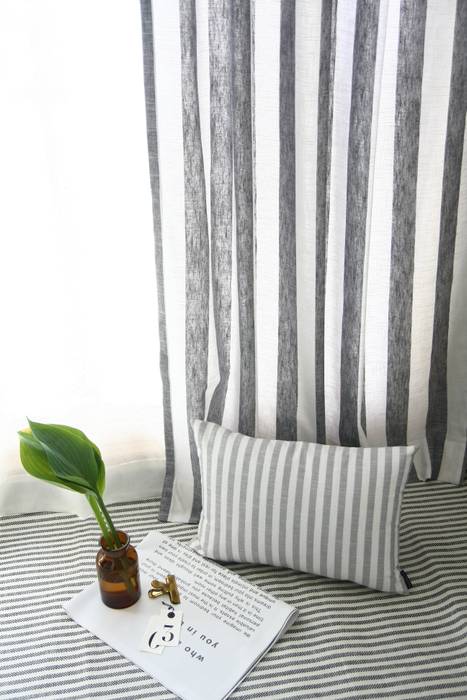 gray stripe curtain, looms703 looms703 Camera da letto in stile scandinavo Tessili